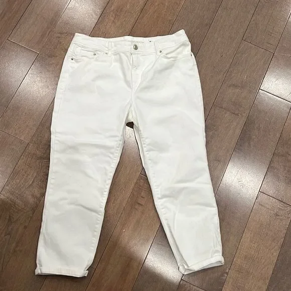 Chico’s So Slimming Girlfriend Crop Jean - Picture 1 of 7